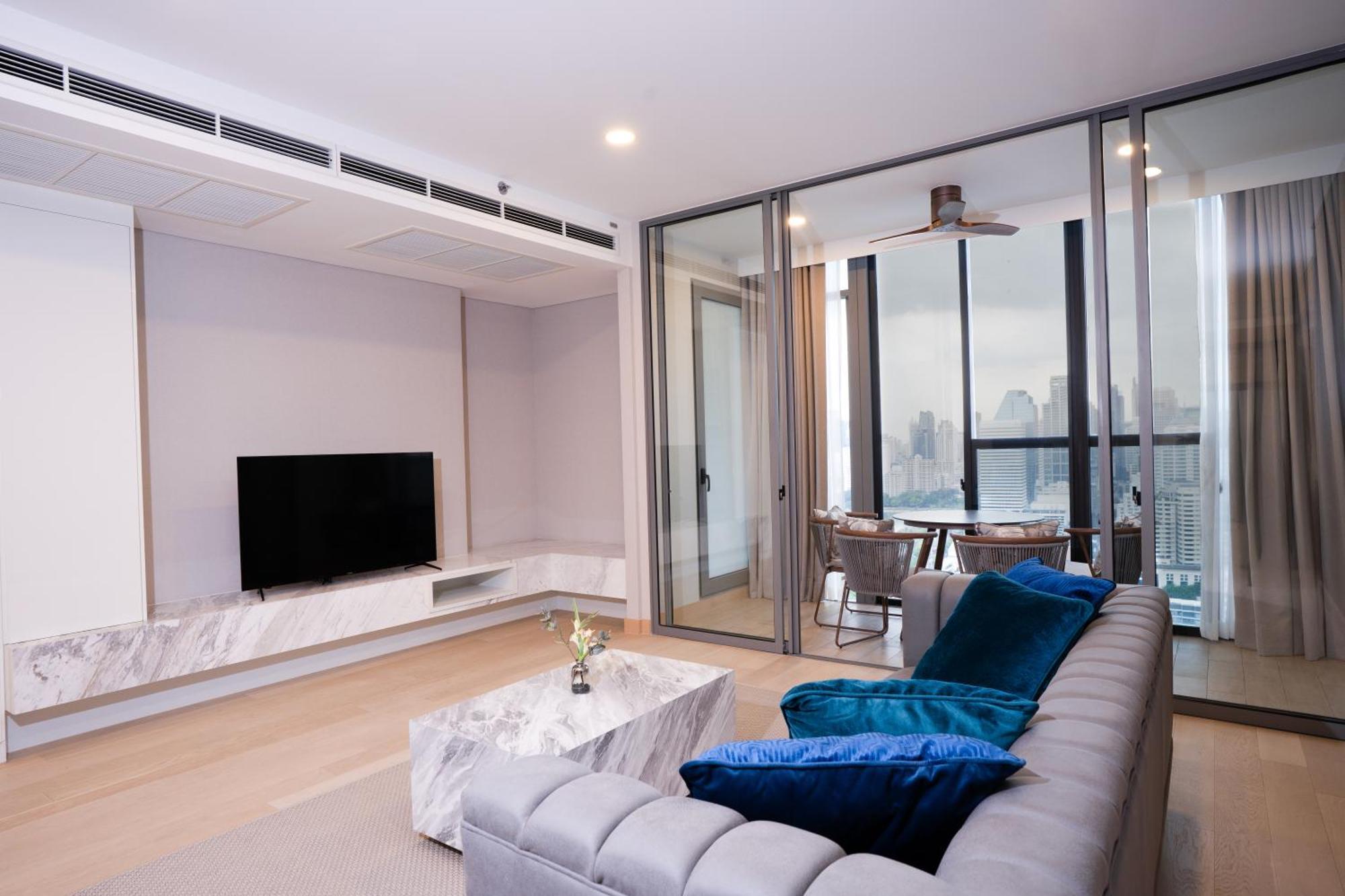Wyndham Queen Convention Centre Hotel 4*